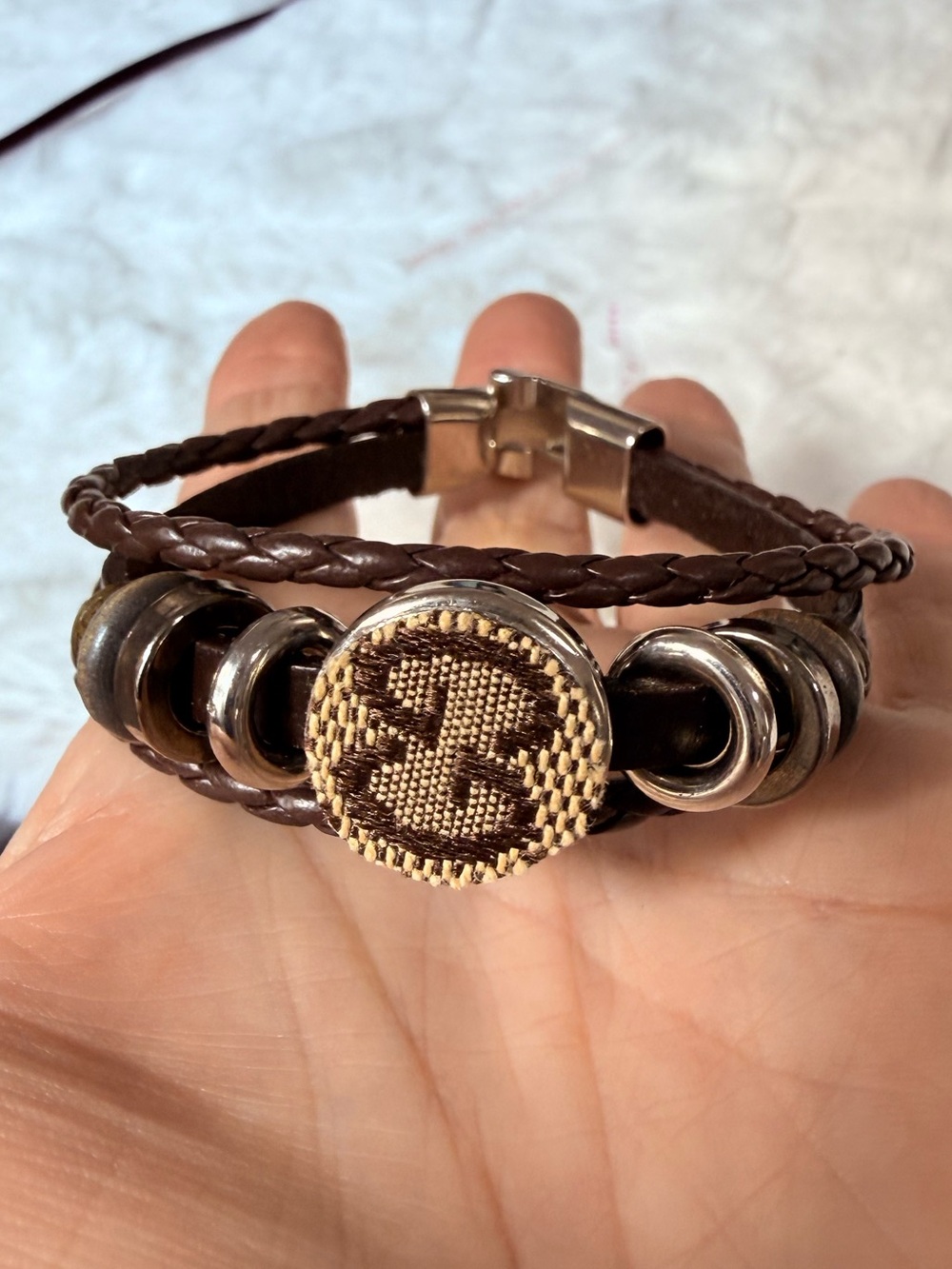Gucci upcycled leather bracelet - Picture 4 of 7